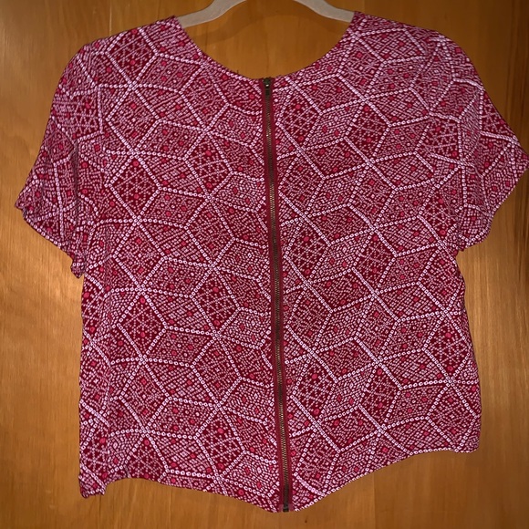 Trendy top! - Picture 3 of 3